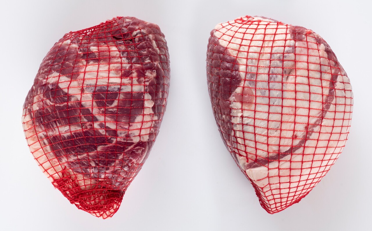 スウェーデン産　冷凍豚カラー（肩ロース）1/2カット Image