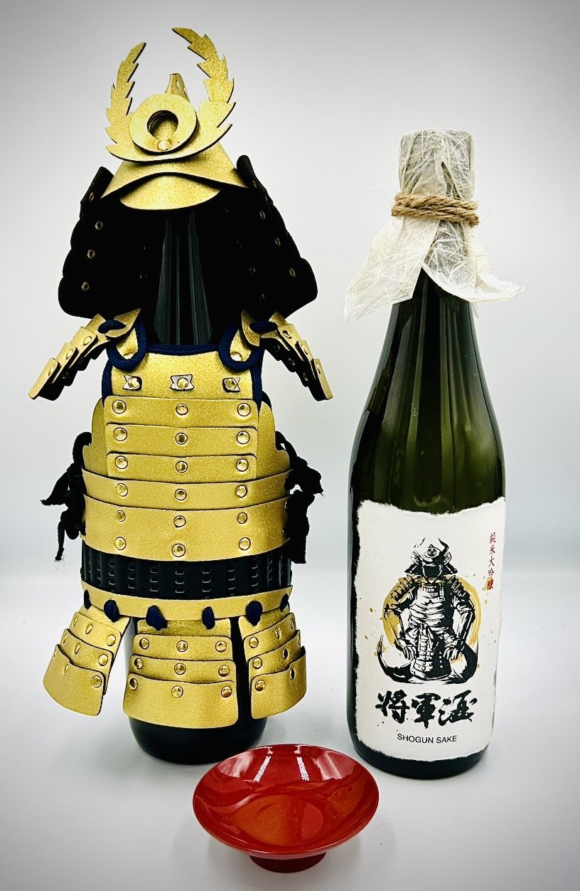 Ikki "Shogun Sake" Gold Bottle Cover Set (Includes 2 Sakazuki Cups) Image