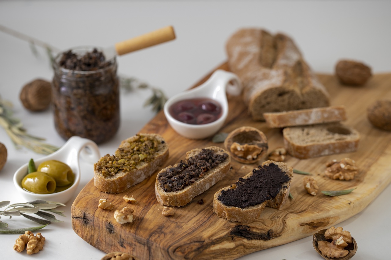 KALAMATA OLIVE PASTE WITH GARLIC イメージ