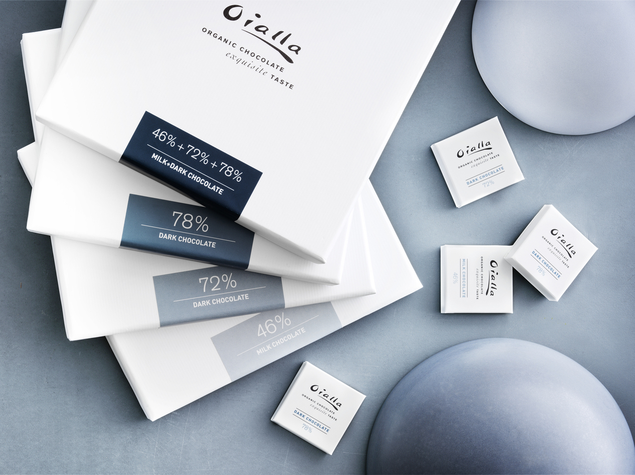 Gift Box – 72% or 78% Organic Dark Oialla Chocolate, Chocolate bars 46% - 72% - 78% - 100%, Marzipan balls: flavours: Citrin, organge, raspberry, salty caramel, nibs Image