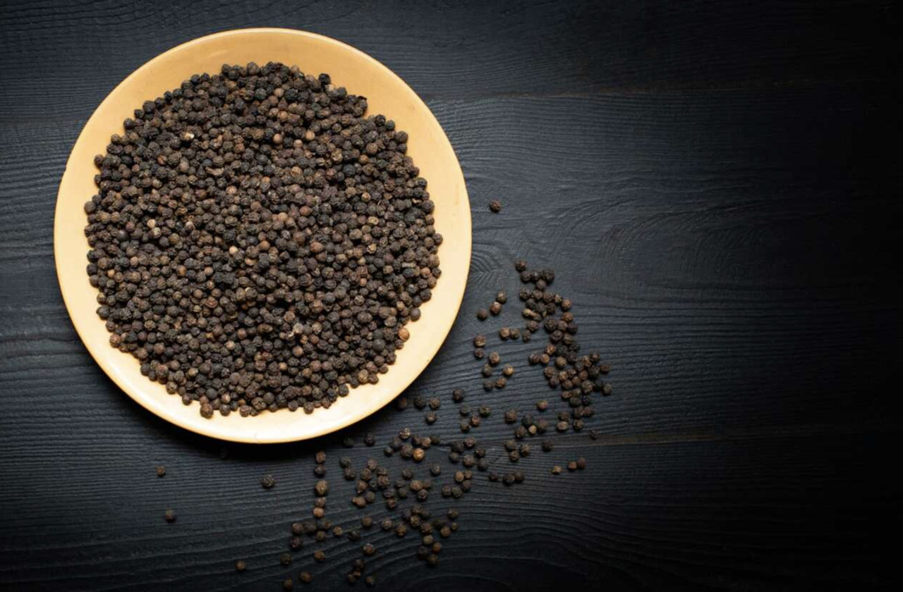 Sri Lankan Spices (Pepper, Cardamom, Cloves, Mace, Nutmeg) Image