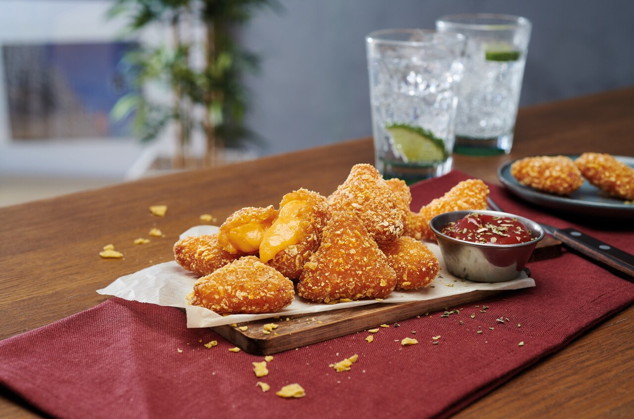 CHEDDAR & NACHOS CHEESE TRIANGLES Image