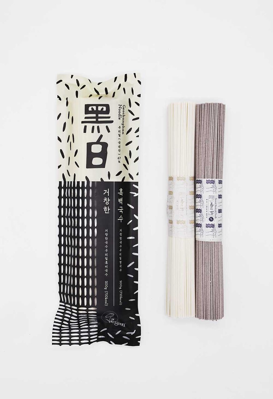 Black & White Noodle Image