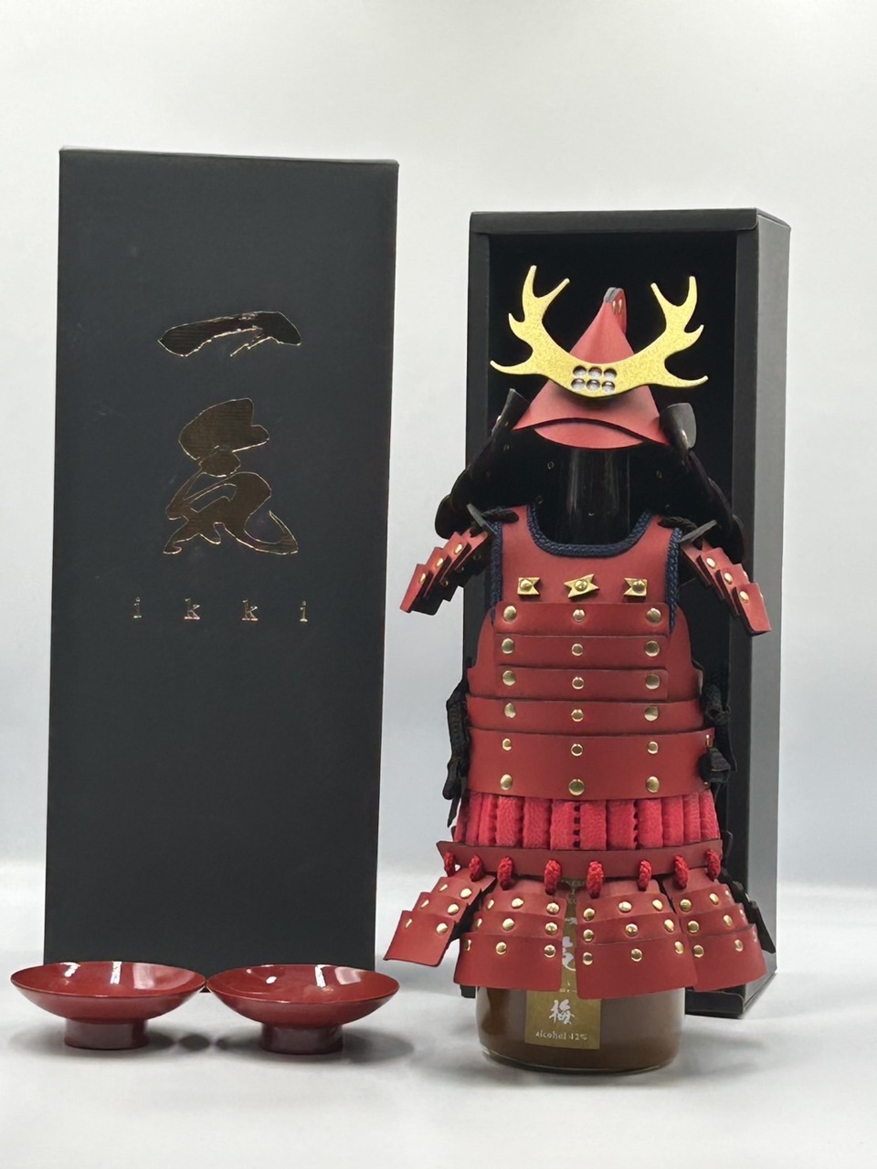 Ikki -UME- STRONG 42% (720ml / Red Bottle Armor & 2 Sakazuki Cups) Image