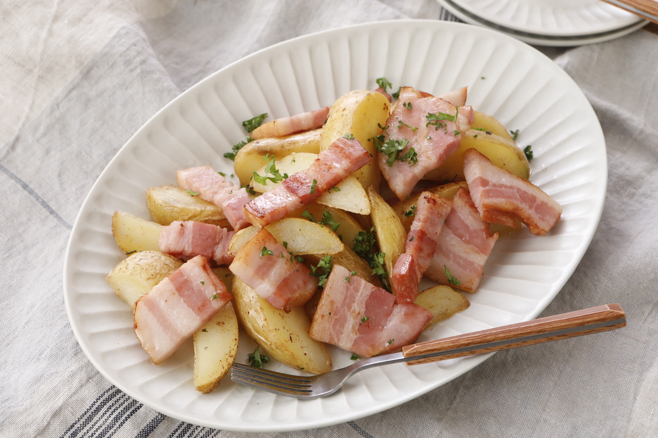 千葉県産いも豚の甘みあふれる熟成ベーコン Image