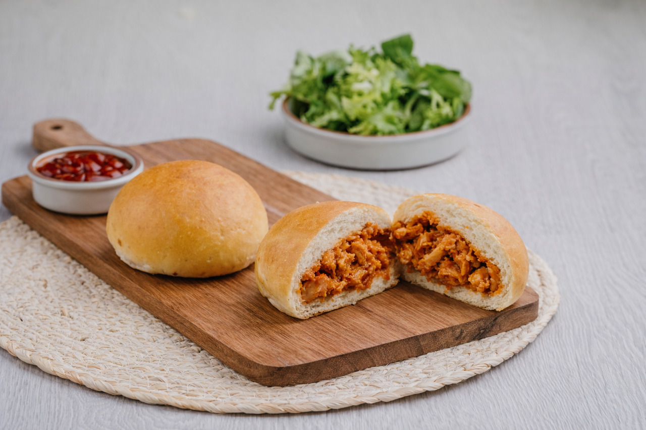 Spicy chicken brioche-style bread bun 105g Image