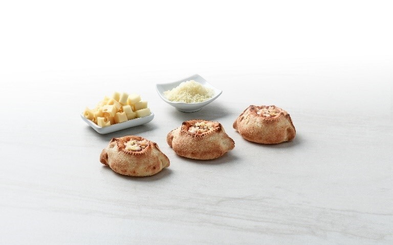 Piccoli Pizza bites 30g - Tomato and Mozzarella, 4 Cheese and multiple flavors on demand Image