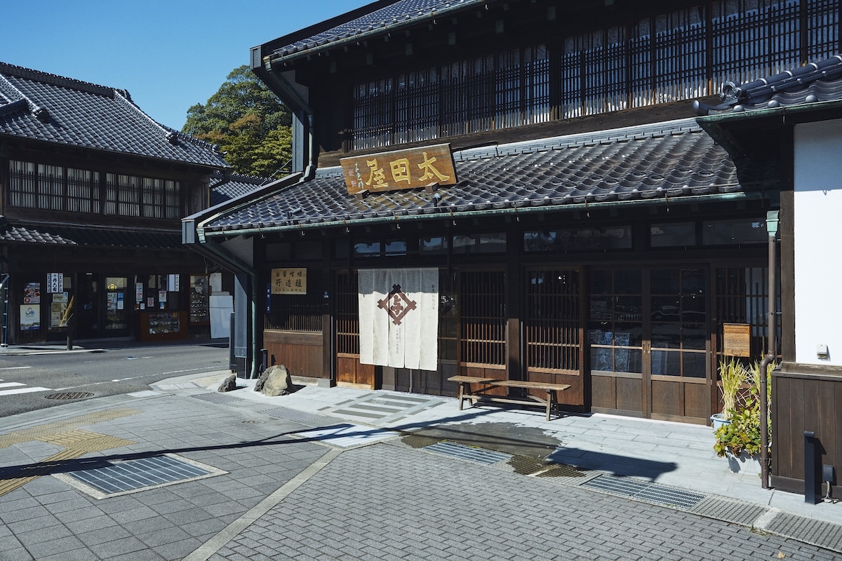 太田與八郎商店：木桶仕込み醤油【あさあけ】 イメージ