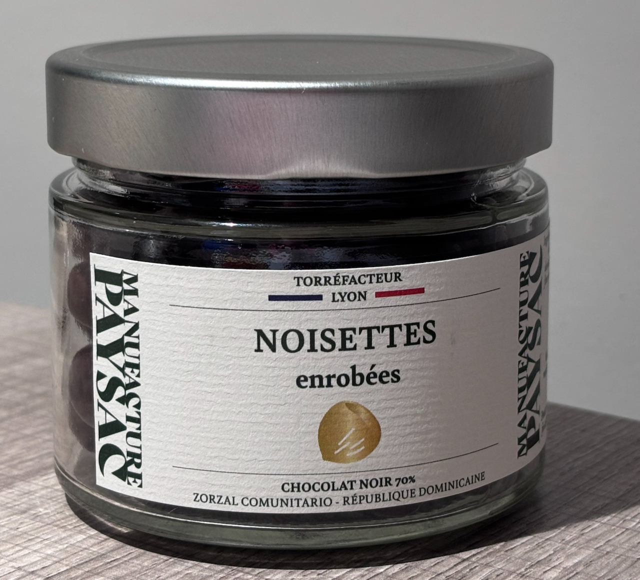 French caramelized hazelnuts coated with dark chocolate イメージ