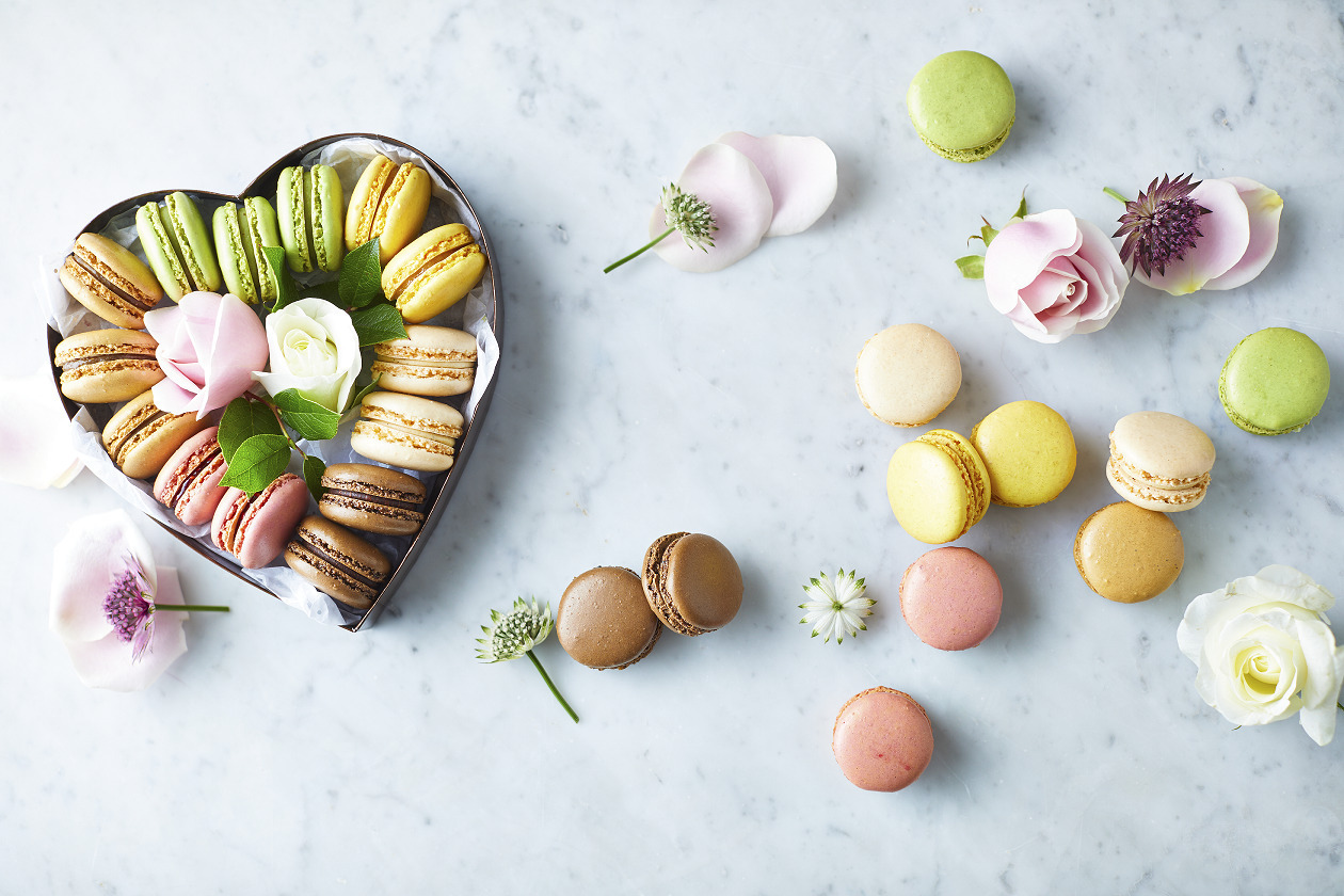 French Macarons - classic flavors - Vanilla, Pistachio, Coffee, Raspberry, Lemon, Chocolate イメージ