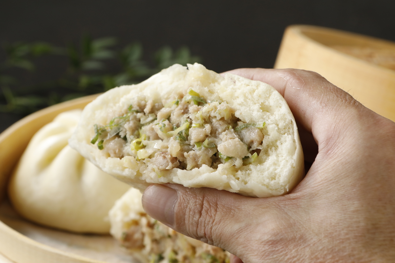 千葉県産いも豚の旨塩肉まん(五島列島の矢堅目の塩使用） イメージ