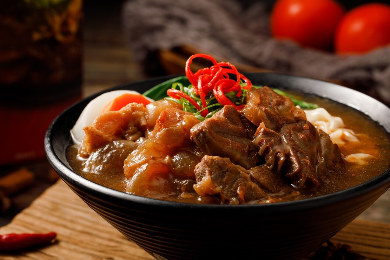 Braised beef noodles with tendon and meat Image