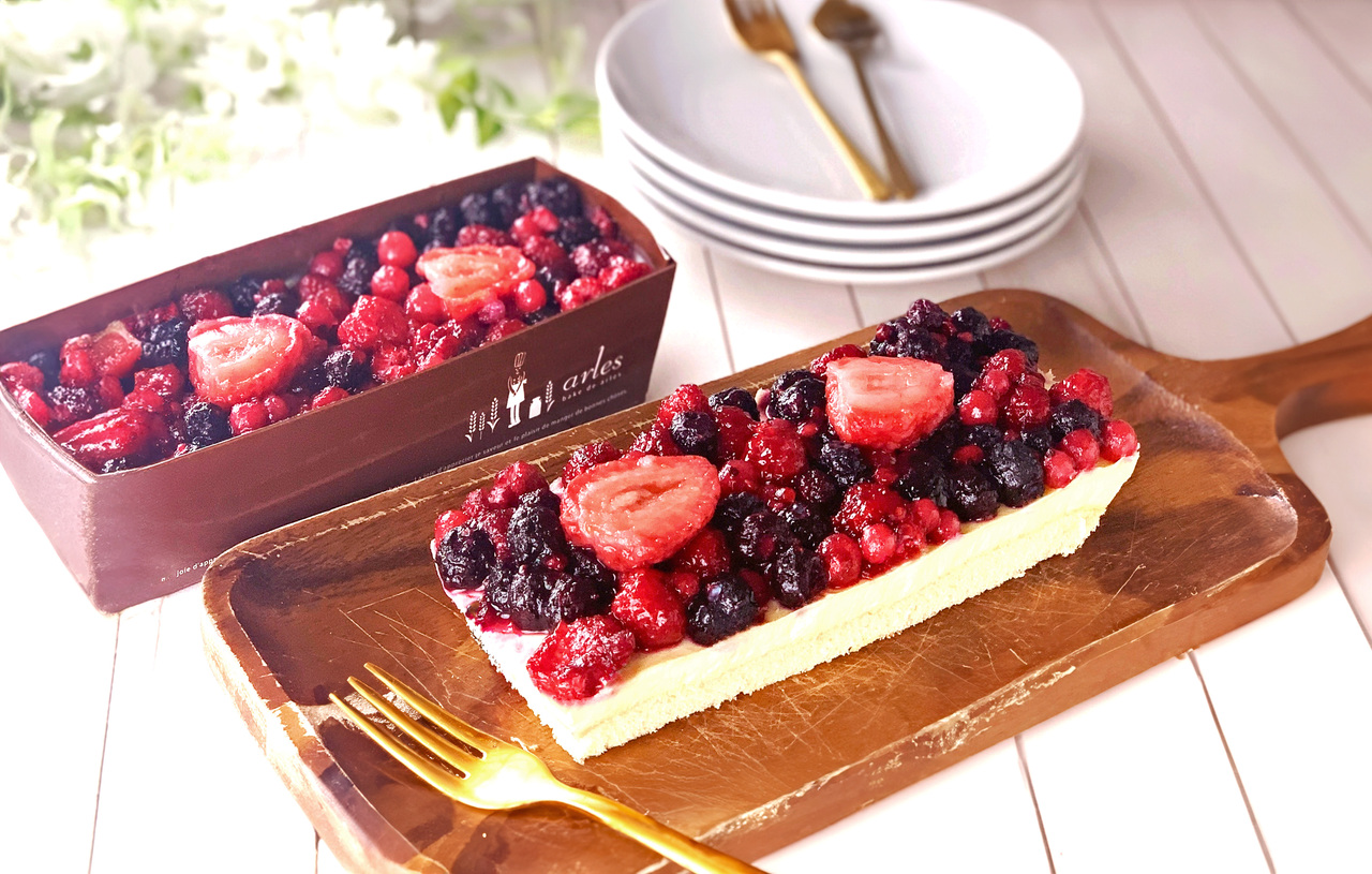 Five berry creamy cheesecake Image