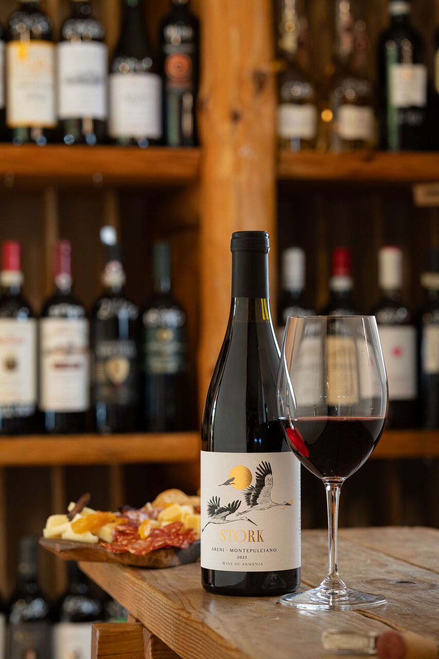 Stork 2023 dry red wine  Image