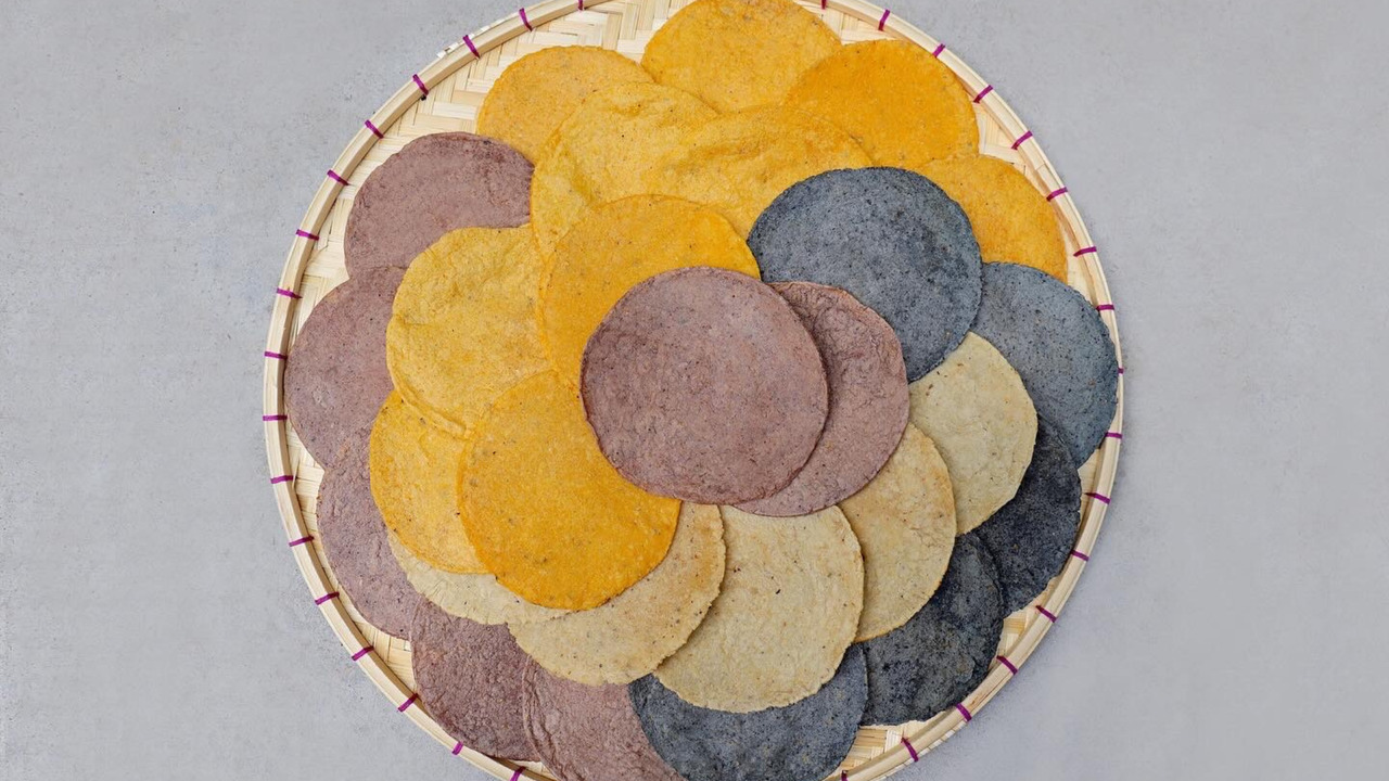 Corn tortilla chips Image