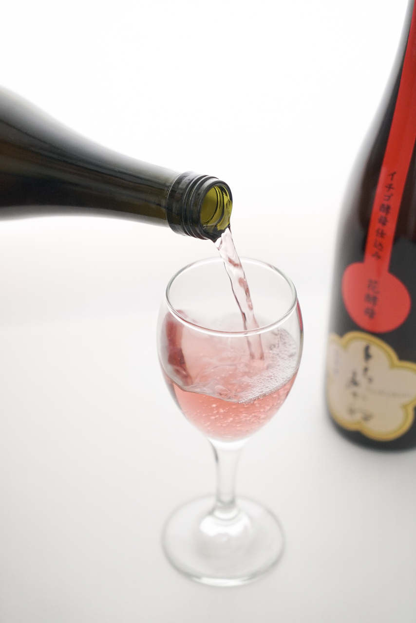 SAKE　Tochiakane　RED ～Brewed with Strawberry Flower Yeast～ Image