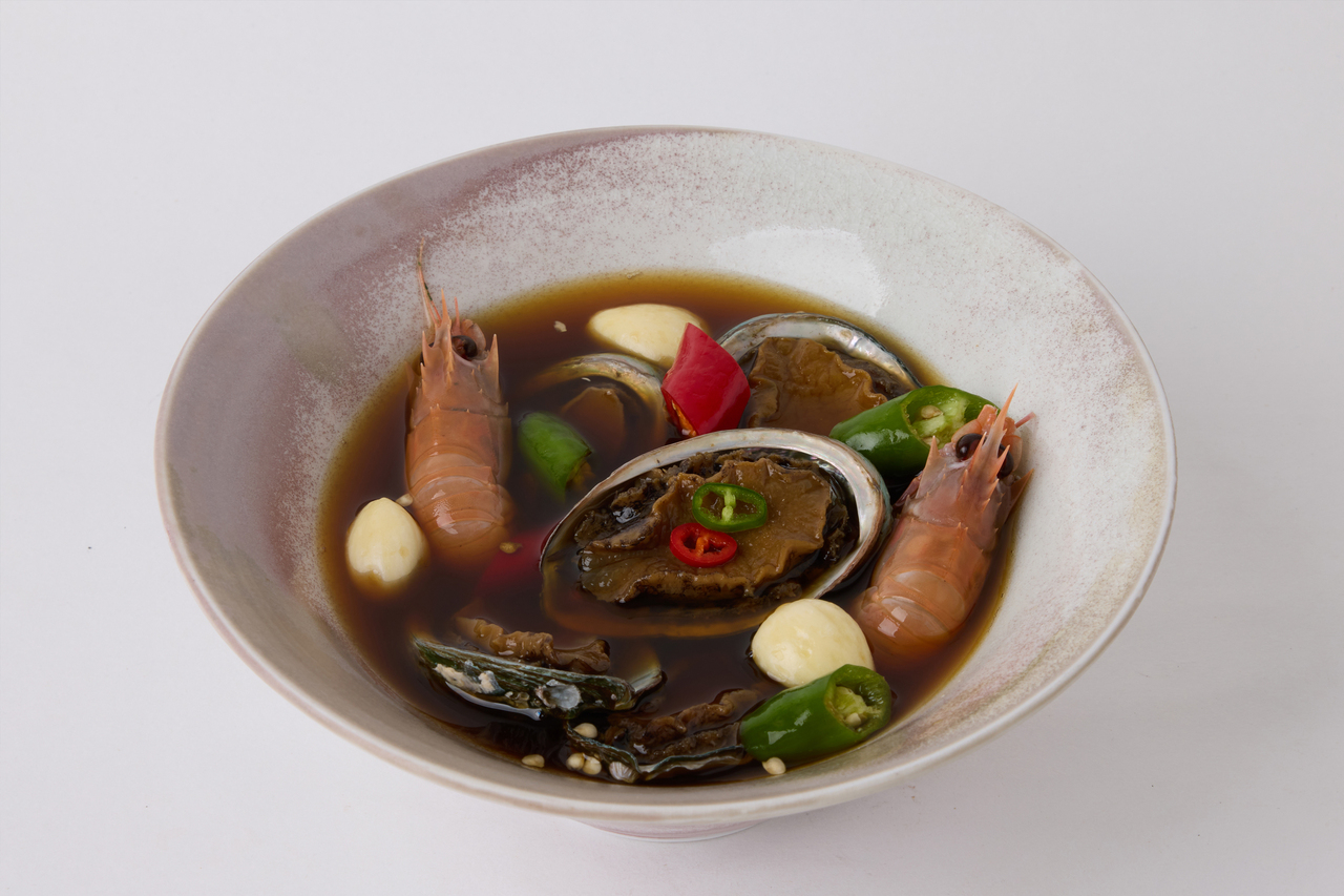 SOY SAUCE MARINATED ABALONE AND JEJU RED-BANDED LOBSTER Image
