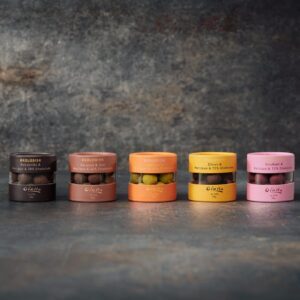 Gift Box – 72% or 78% Organic Dark Oialla Chocolate, Chocolate bars 46% - 72% - 78% - 100%, Marzipan balls: flavours: Citrin, organge, raspberry, salty caramel, nibs Image