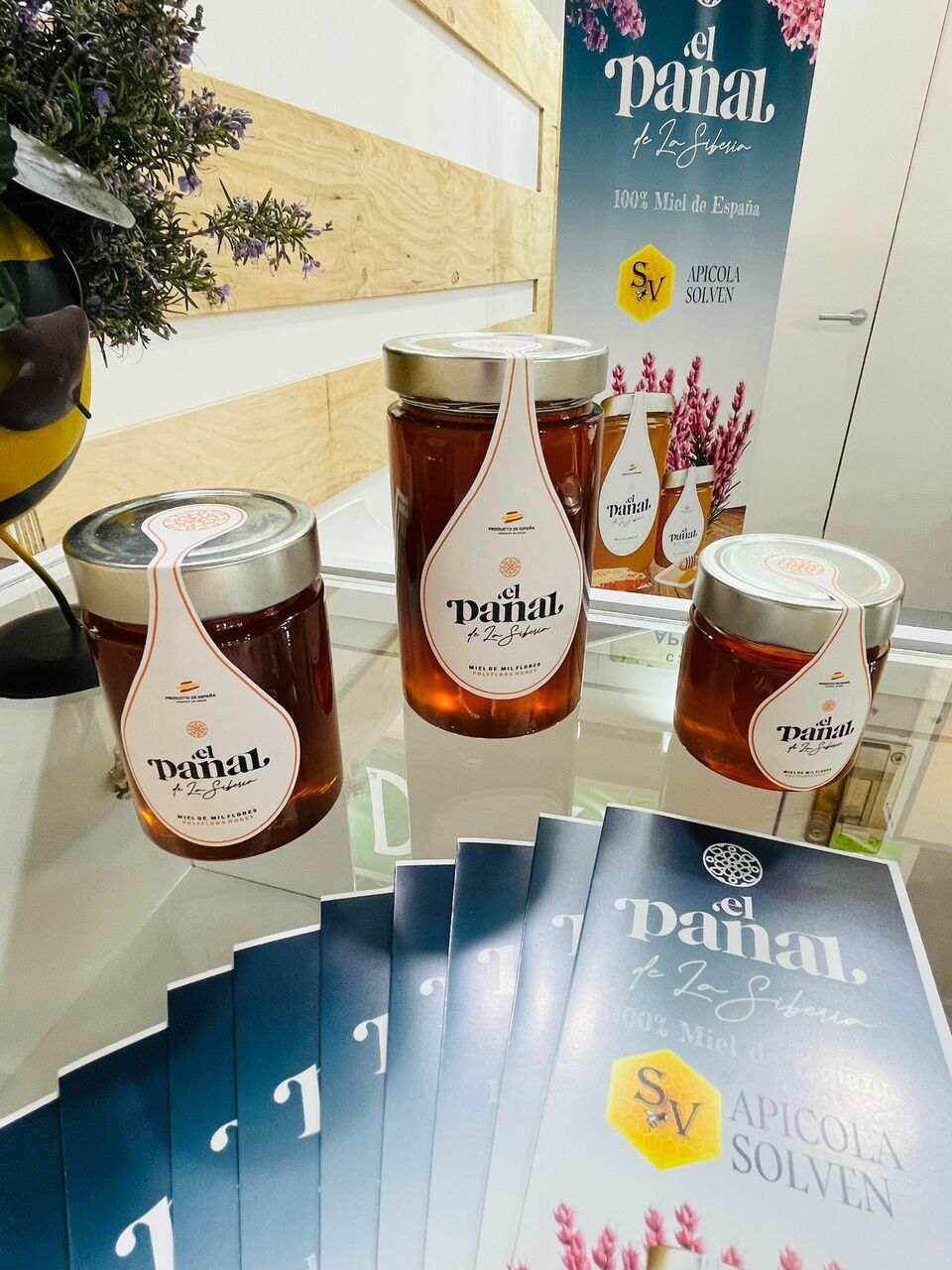 Honey with different flavours (forest, poliflower, rosemary, eucalyptus...) イメージ