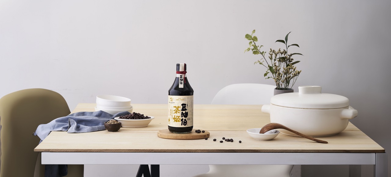 DYB Naturally Brewed Brown Soybean Soy Sauce Image