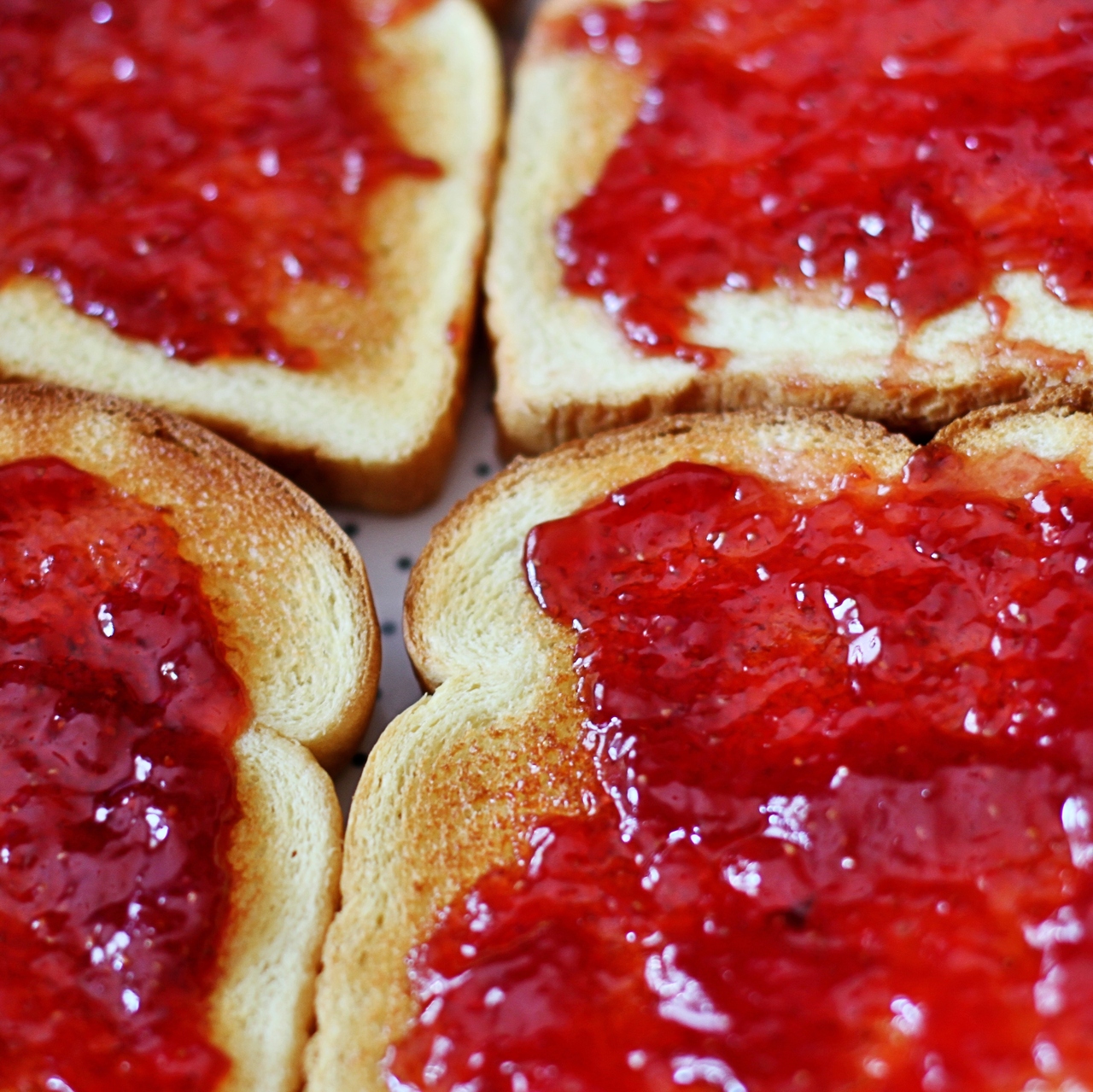 冷凍ストロベリーＩＱＦホール イメージ