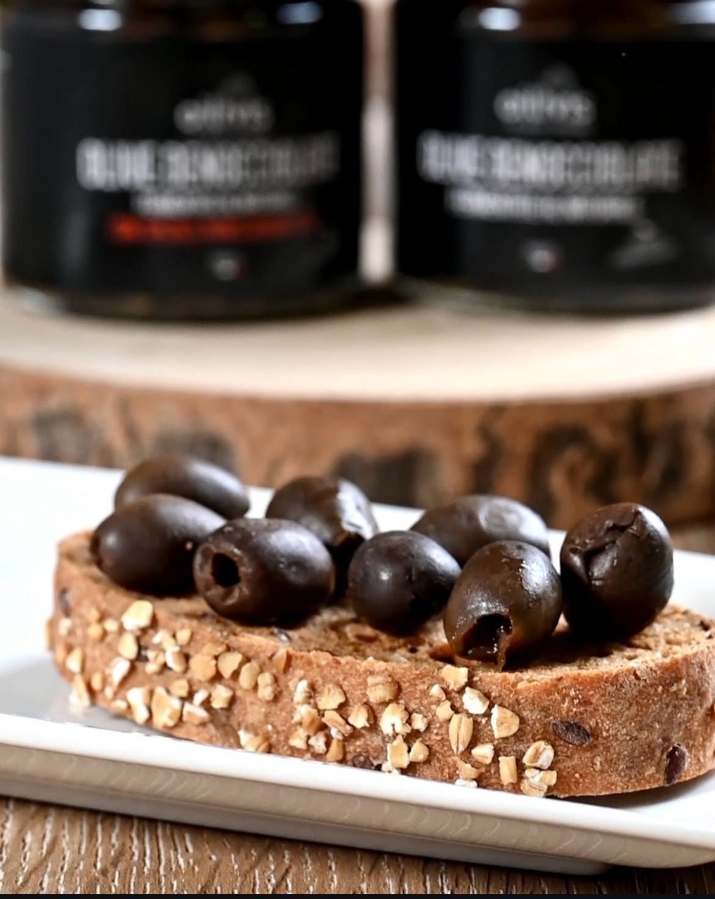 Oilivis PITTED OLIVES WITH SPICES AND AROMATIC PLANTS Image