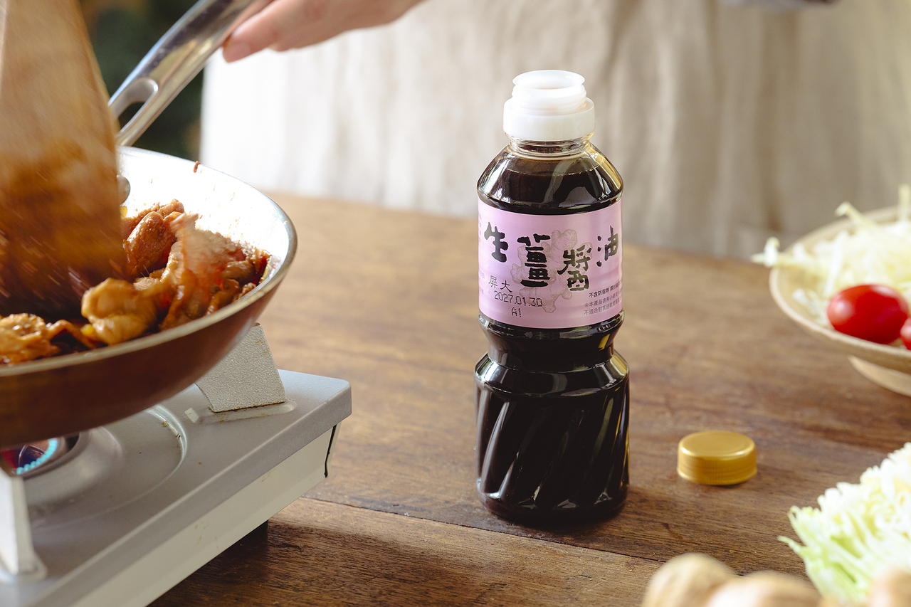Low sodium soy sauce, low sodium soy sauce paste, vegetarian mushroom soy sauce, sweet chili sauce, ginger soy sauce, Taiwan-grown vanilla beans, vanilla extract, vanilla paste,  vanilla powder.  Image