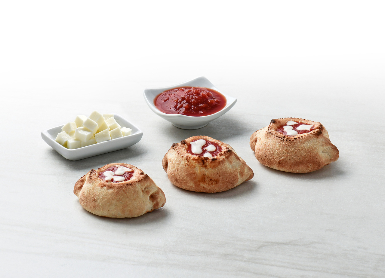 Piccoli Pizza bites 30g - Tomato and Mozzarella, 4 Cheese and multiple flavors on demand Image