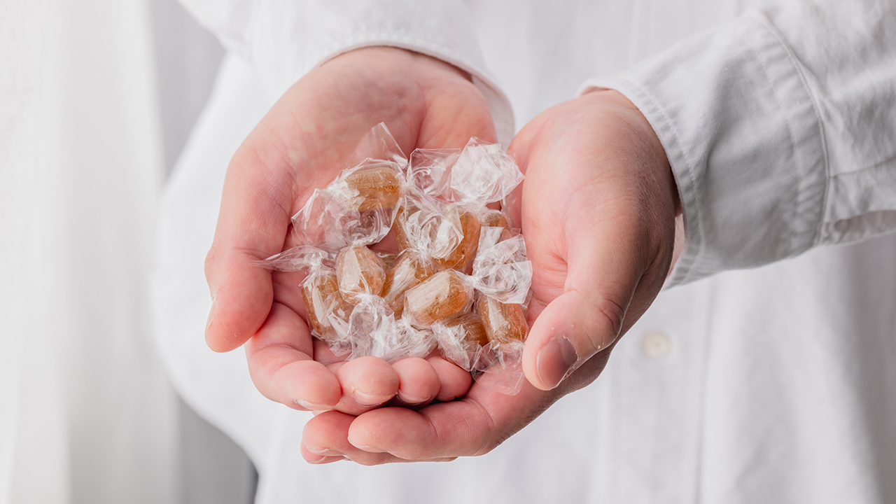 日々乃コーラ和漢のど飴 イメージ