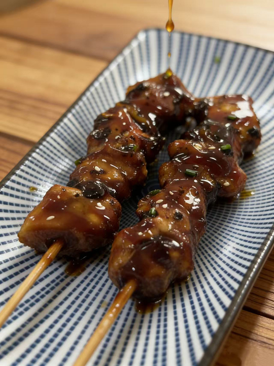 Charcoal-Grilled Sauced Chicken Leg Meat Skewers Image