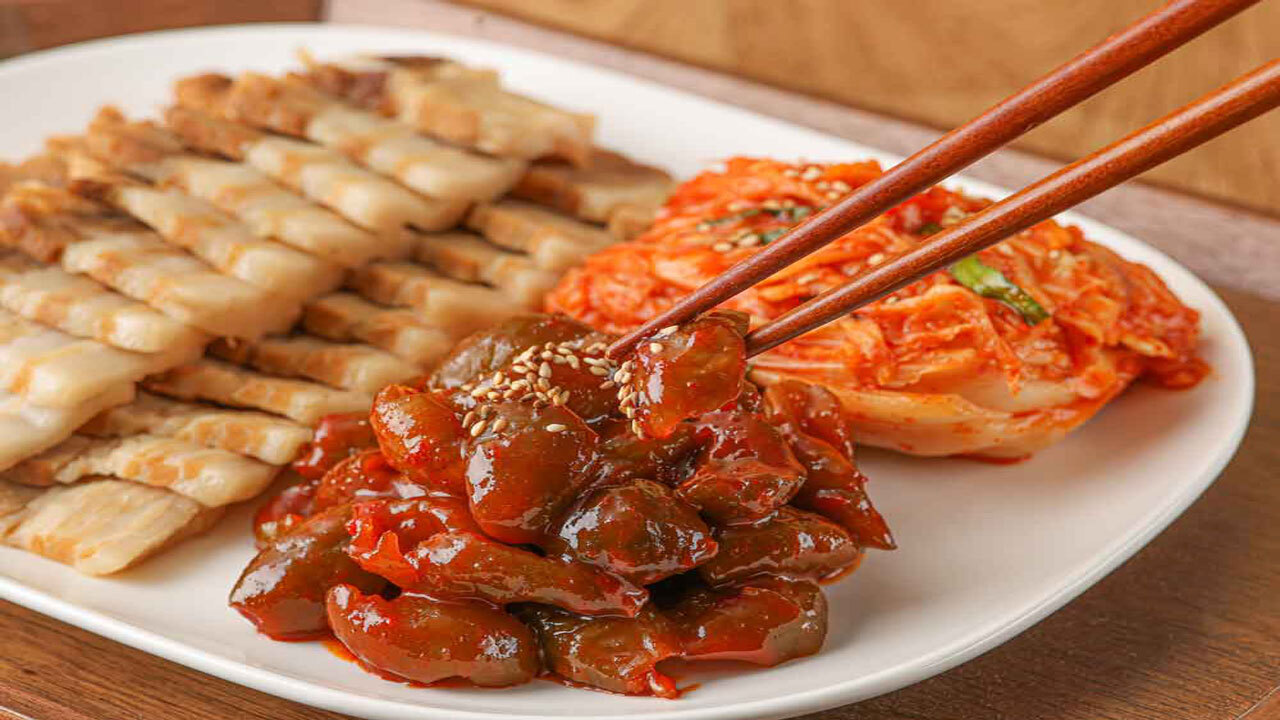 Chili Paste Picked Plums 300g Image