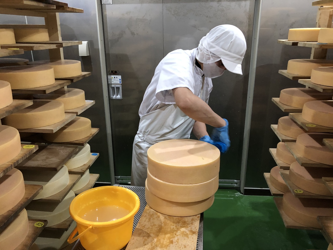 ハードタイプチーズ（槲） / セミハードタイプチーズ（ラクレット、スモークチーズ ） イメージ