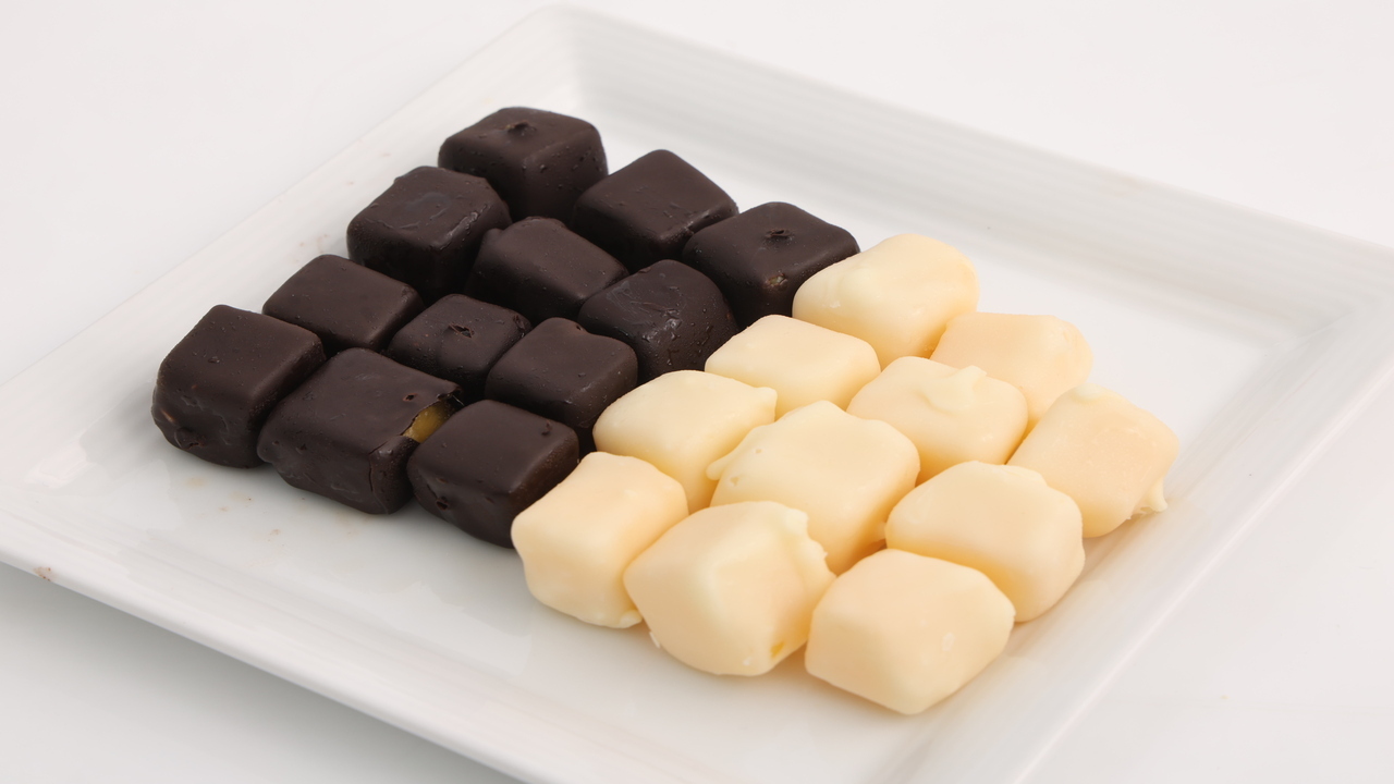 FROZEN FRUIT COATED WITH CHOCOLATE Image