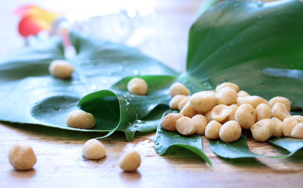 Mauna Loa Macadamia Nuts Mini Assortment Bag 85g Image