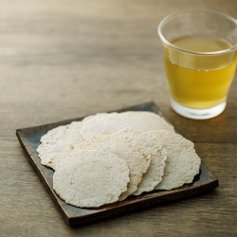 やさしいうすやきえびせん イメージ