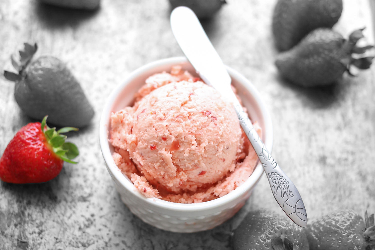 冷凍ストロベリーＩＱＦホール イメージ