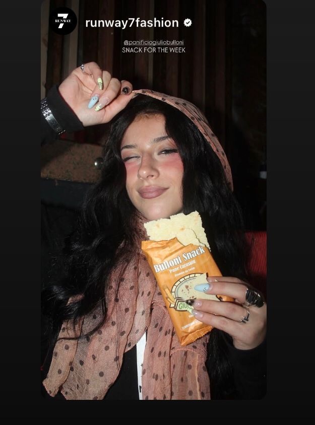 Snack Pane Carasatu 40g  Traditional Thin and crispy, handcrafted in Sardinia following authentic recipes.  Image