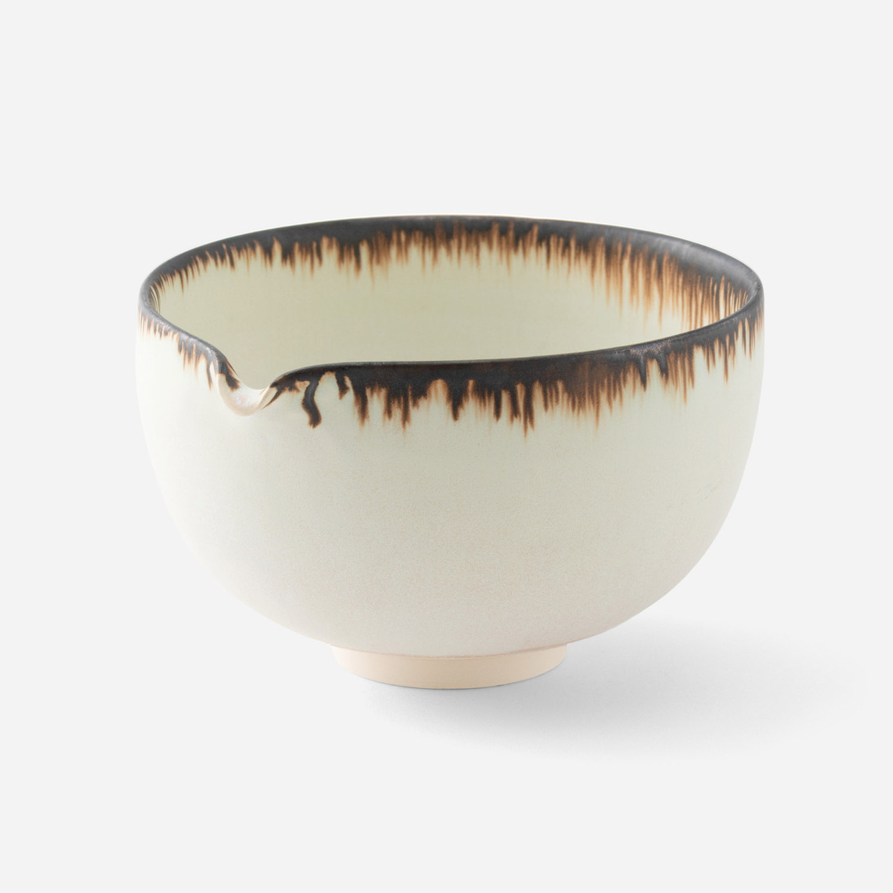 片口　白釉渕鉄流し Image