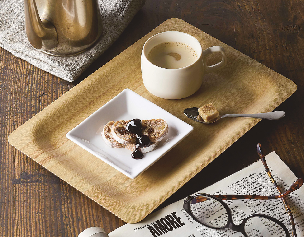 紙を樹脂で補強した、軽くて丈夫な洗える「ラミネウェア」 Image