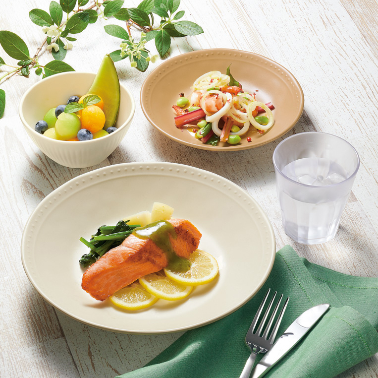 不良品や成形時の端材、回収した食器をリサイクルした「スマートメラミン」 Image