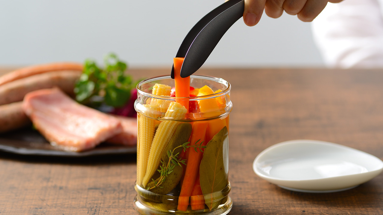 Otomo Tongs Black Image