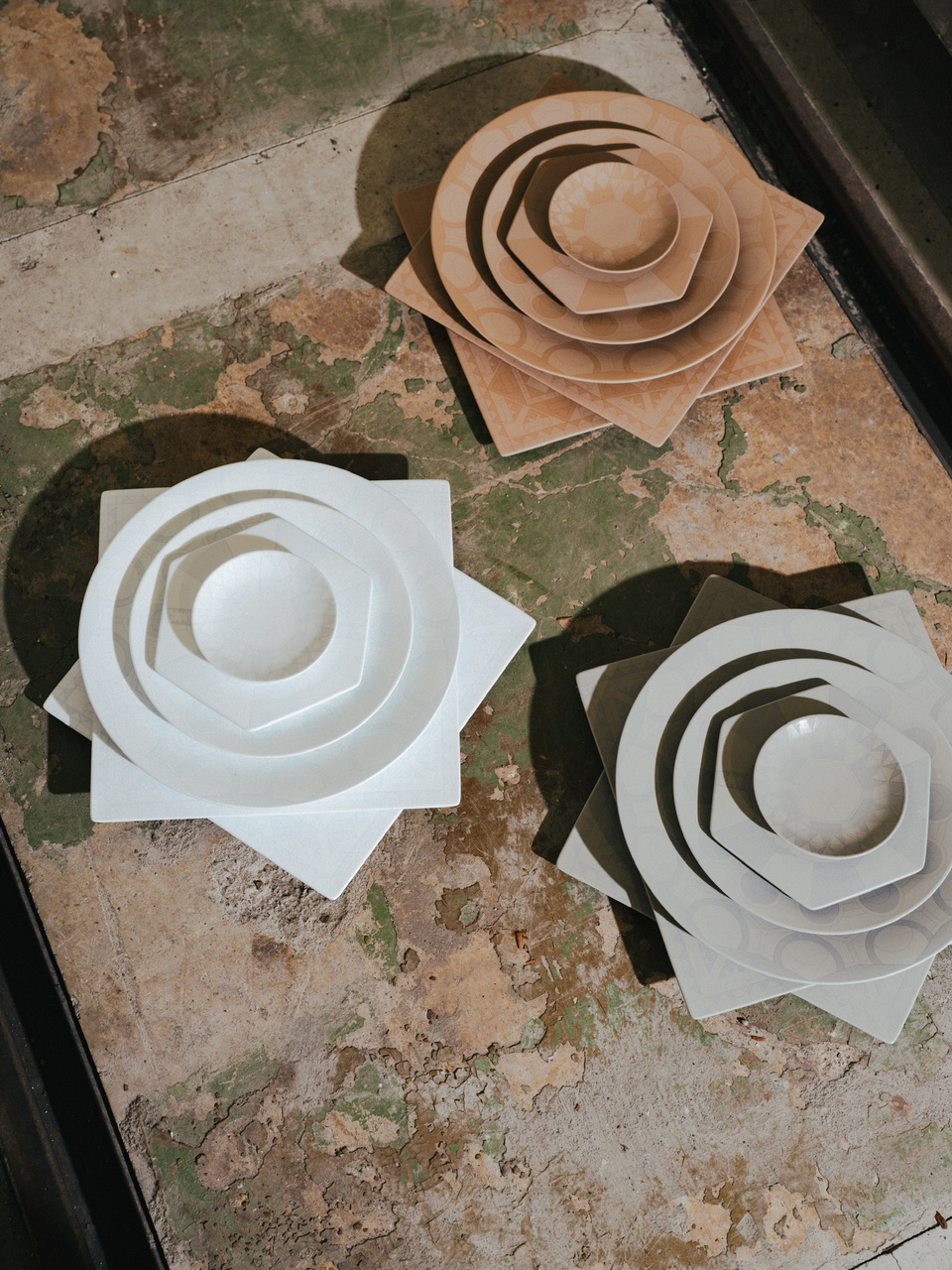 Noritake Design Collection IMPERIAL PEACOCK by the Frank Lloyd Wright Foundation Image