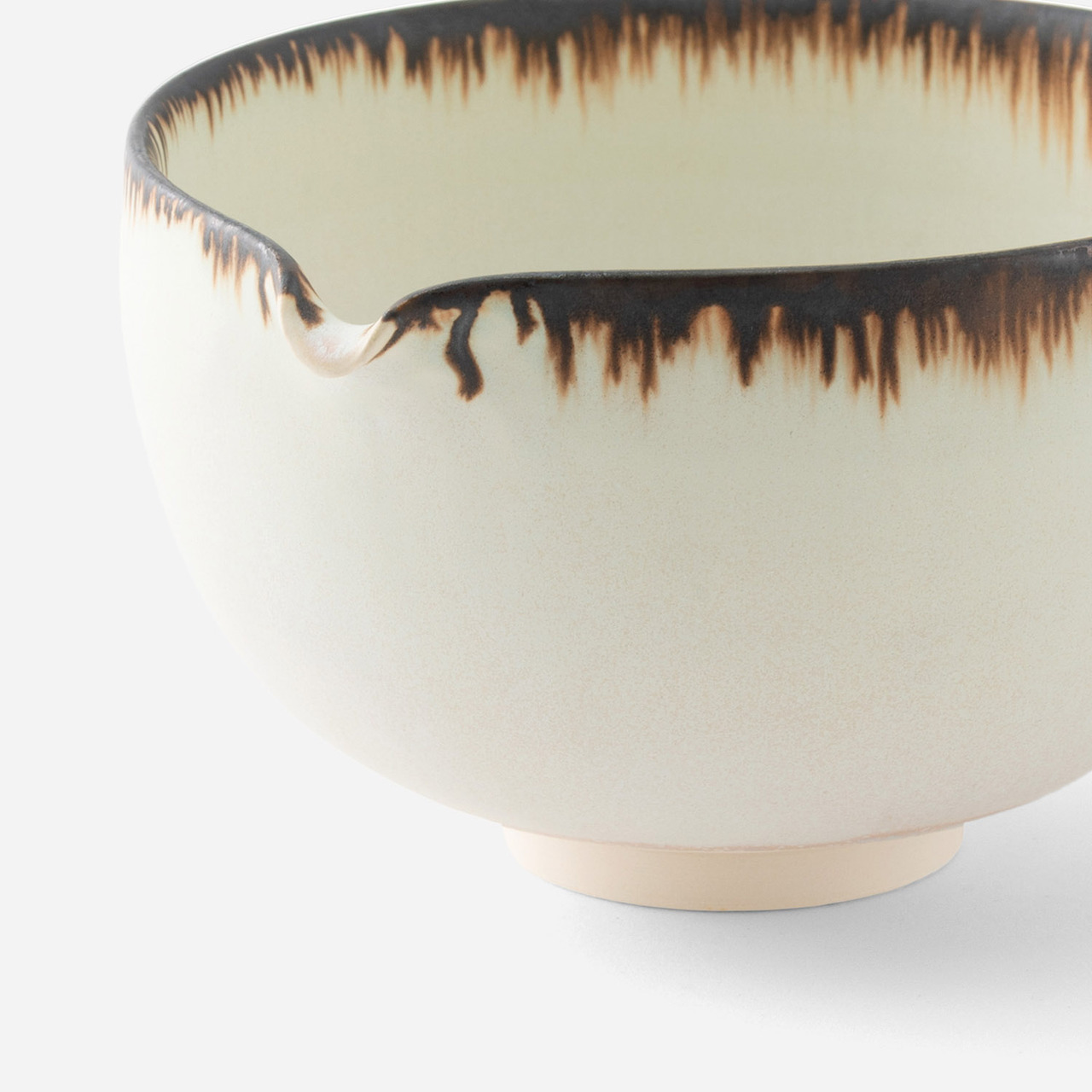 片口　白釉渕鉄流し イメージ