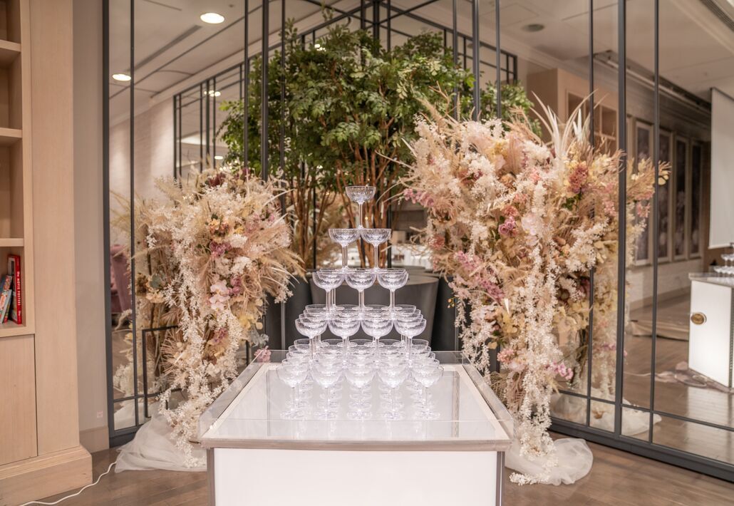 シャンパンタワー イメージ