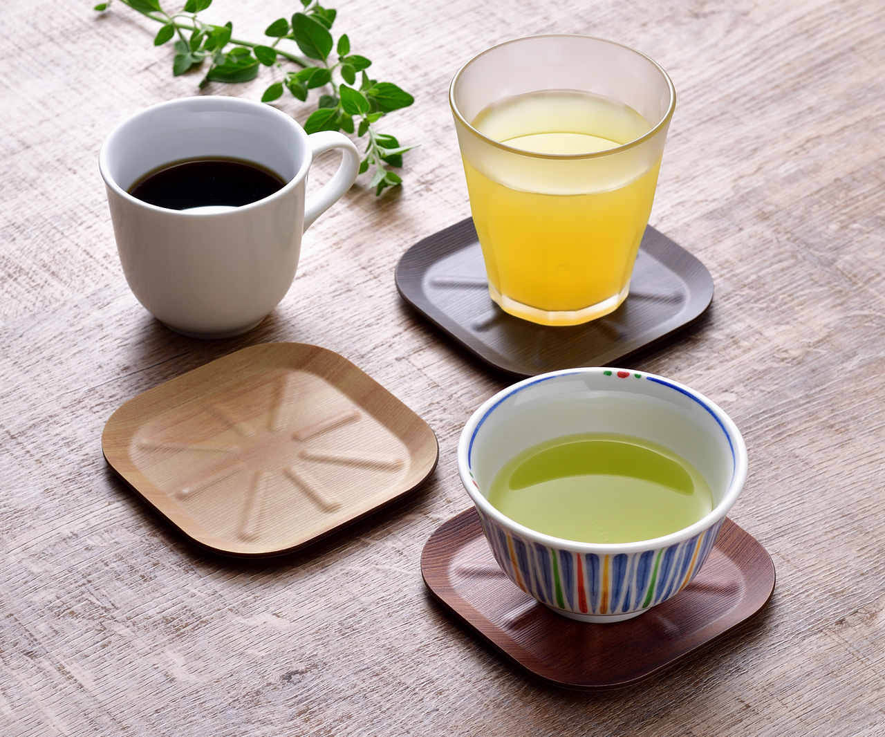 紙を樹脂で補強した、軽くて丈夫な洗える「ラミネウェア」 イメージ