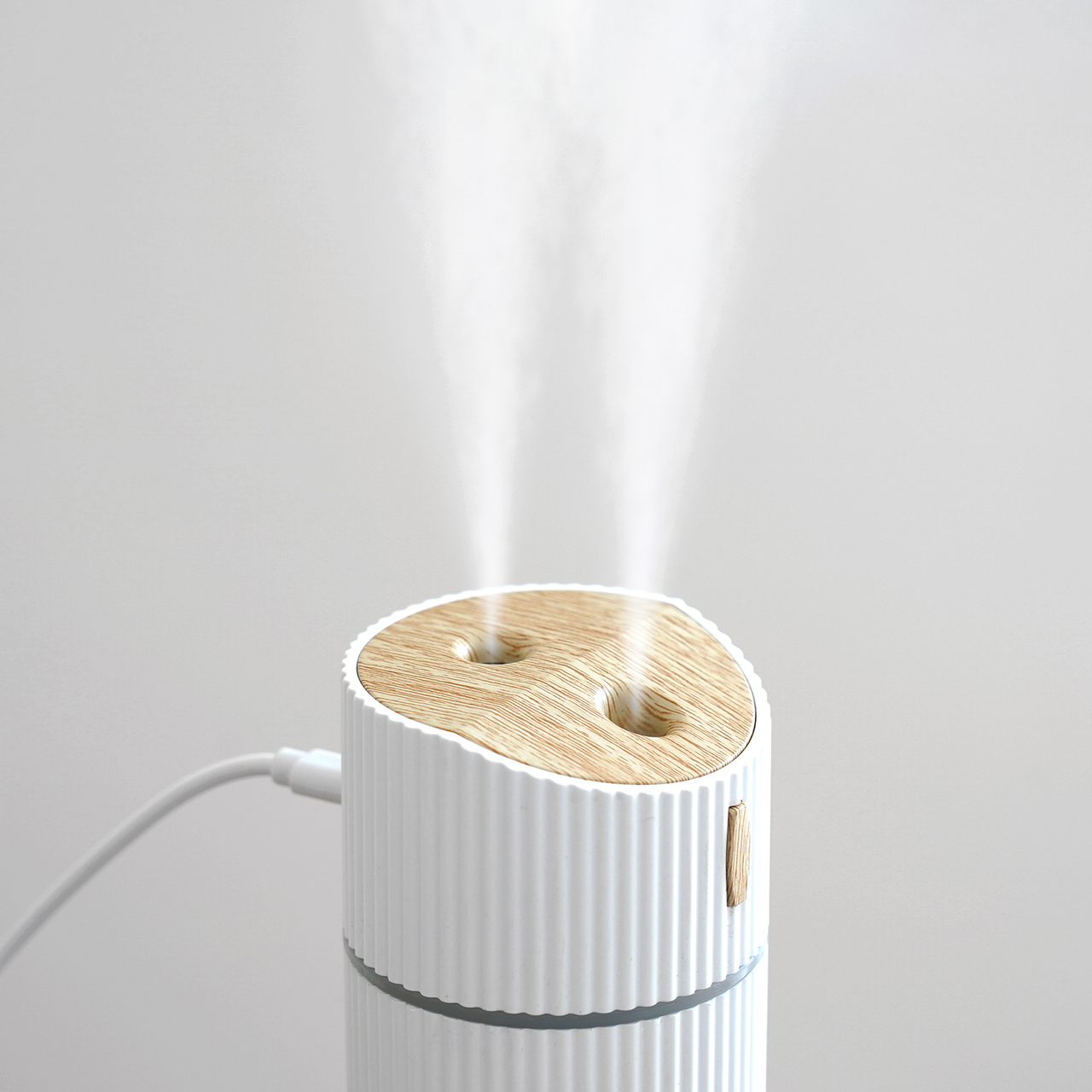 加湿器　humidifier　コンパクト 　パーソナル加湿器　OEM可能 イメージ