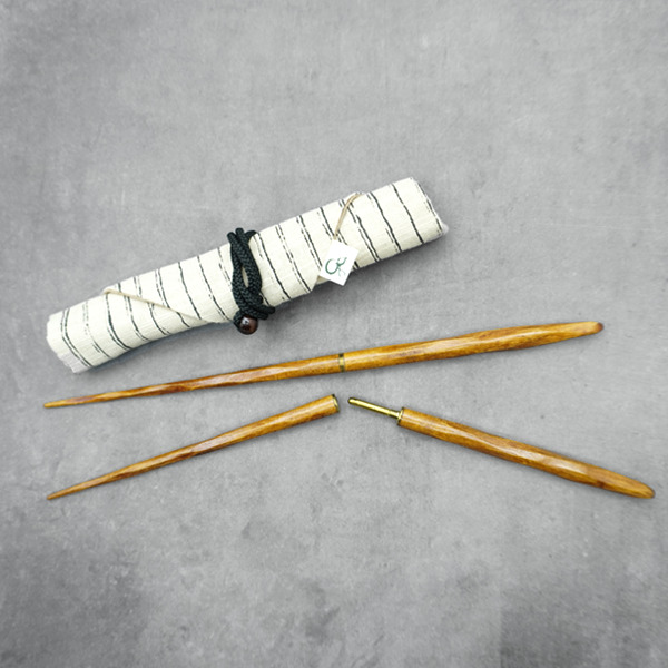 Hyozaemon Portable Shaving Chopsticks “Hashiro” (Model 84) Includes a chopstick sleeve or case, packaged in a paulownia wood box. Image