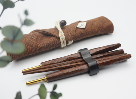 Hyozaemon Portable Shaving Chopsticks “Hashiro” (Model 84) Includes a chopstick sleeve or case, packaged in a paulownia wood box. Image