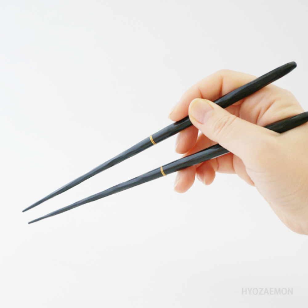 Hyozaemon Portable Shaving Chopsticks “Hashiro” (Model 84) Includes a chopstick sleeve or case, packaged in a paulownia wood box. Image