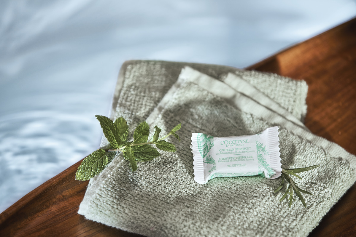 LOCCITANE ロクシタン サブアメニティ コレクション（ハンドクリーム/リップバーム/入浴剤/リネンスプレー/リフレッシングコットン） イメージ